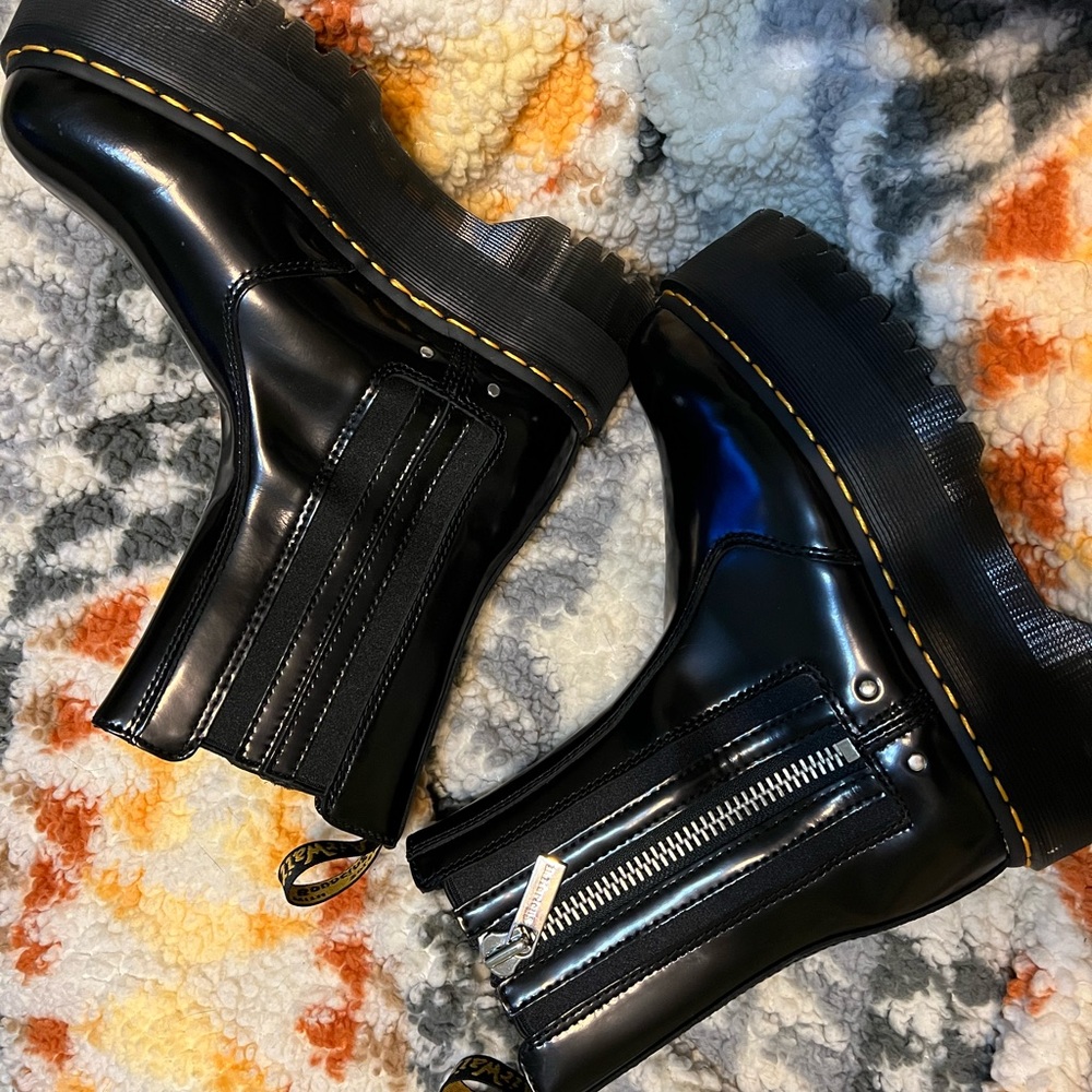 Doc Martens 2976 zip Chelsea boots size US7